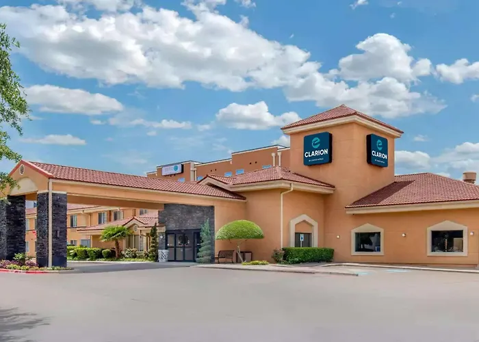 Clarion Inn & Suites Dfw North