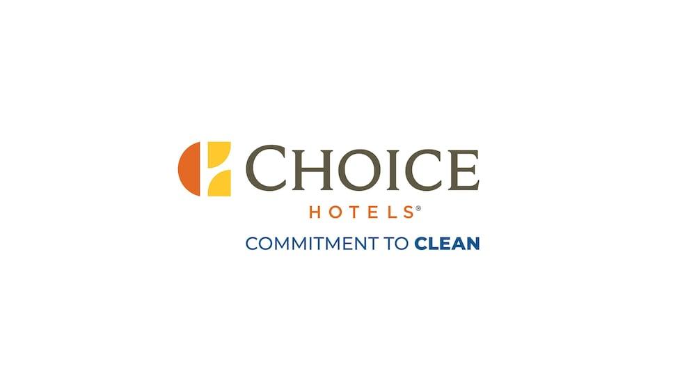 Clarion & Dfw North Hotel 3*