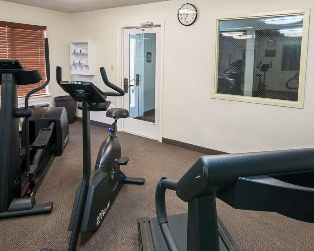 Clarion & Dfw North Hotel 3*