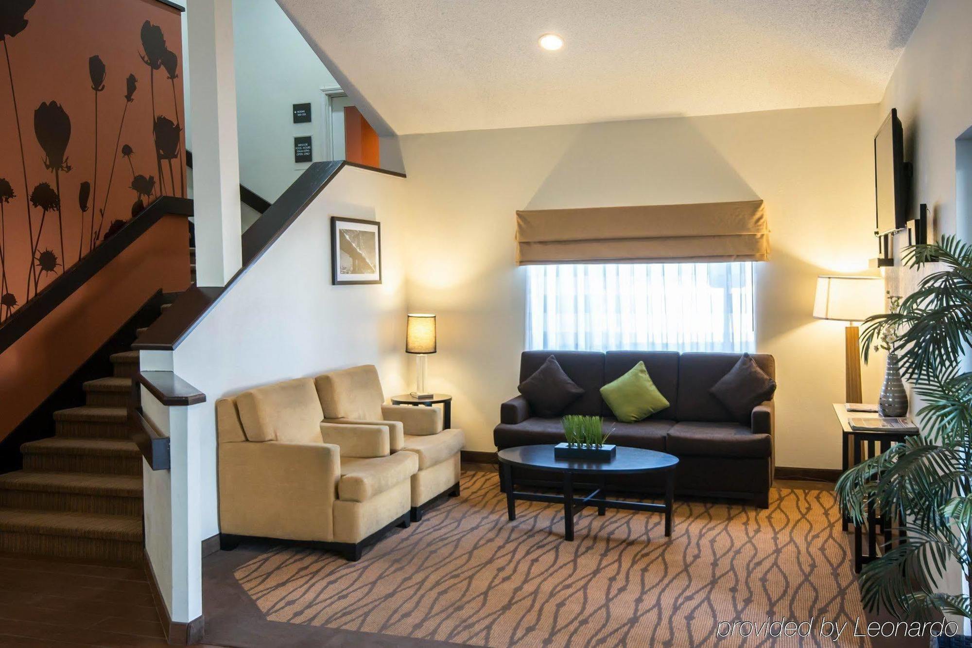 Clarion & Dfw North Hotel
