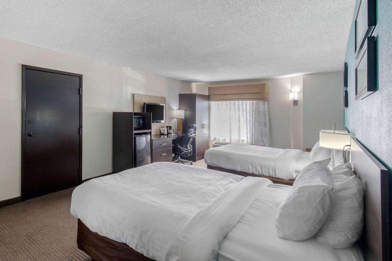 Clarion & Dfw North Hotel 3*