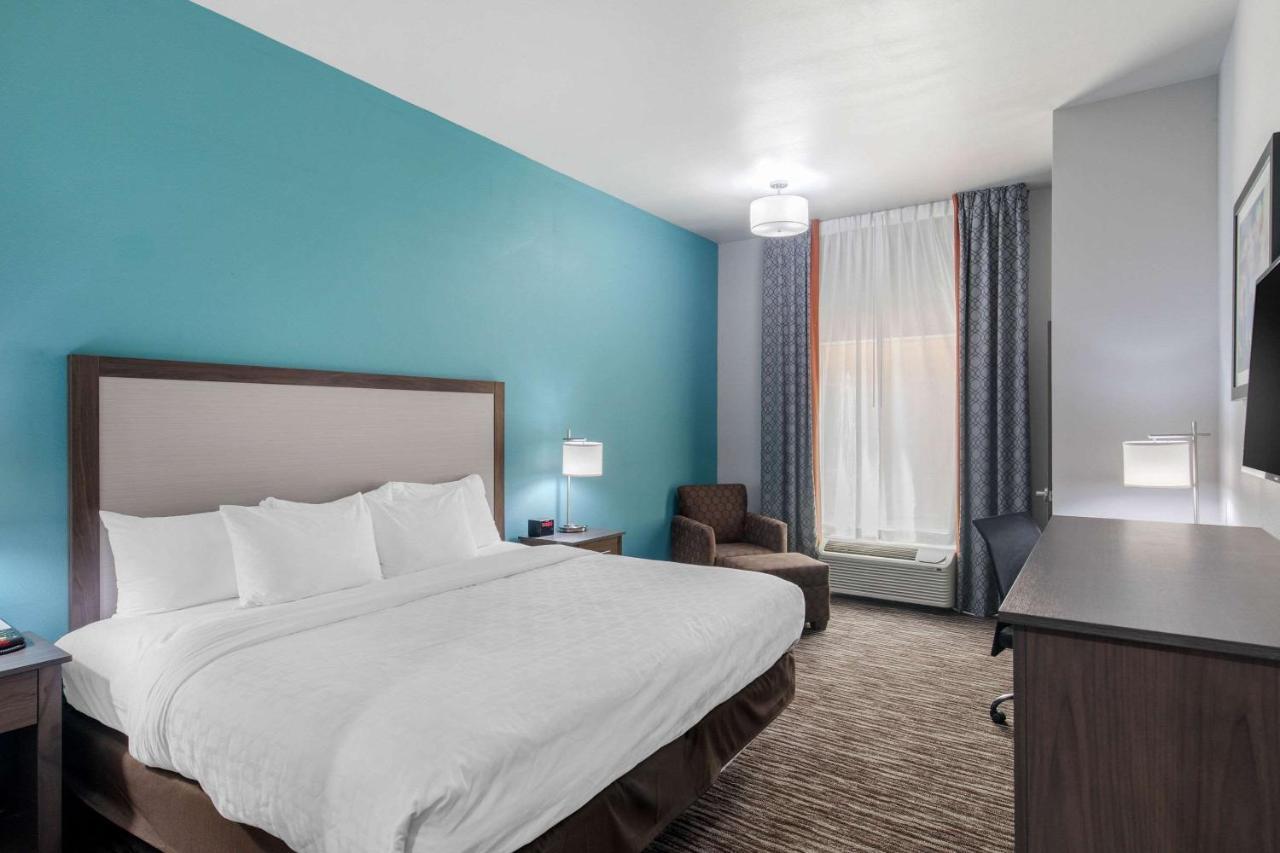 Clarion & Dfw North Hotel