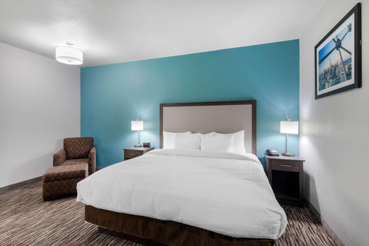 Clarion & Dfw North Hotel 3*