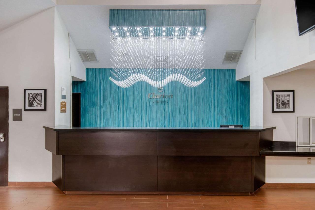 Clarion & Dfw North Hotel 3*
