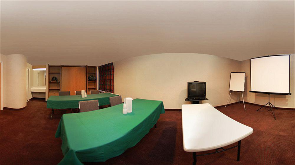 Clarion & Dfw North Hotel 3*